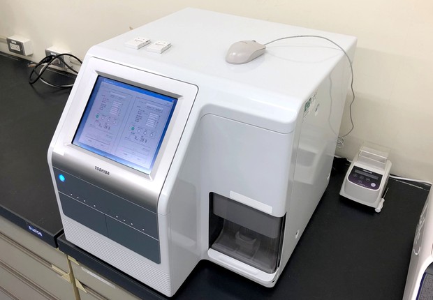 Máquina desenvolvida pela Toshiba pode detectar até 13 tipos de câncer em menos de duas horas (Foto: Divulgação)