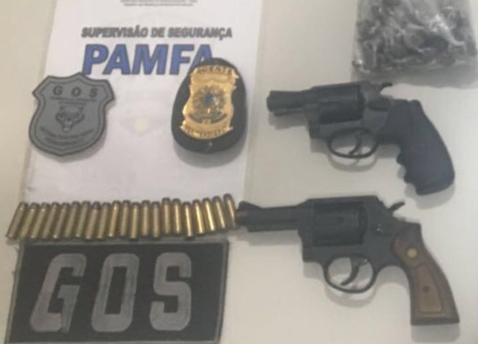 Armas de fogo foram encontradas durante revista no pavilhão A da penitenciária (Foto: Sindasp-PE/Divulgação)