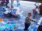 Vídeo flagra mulher derrubando homem com soco após assédio 