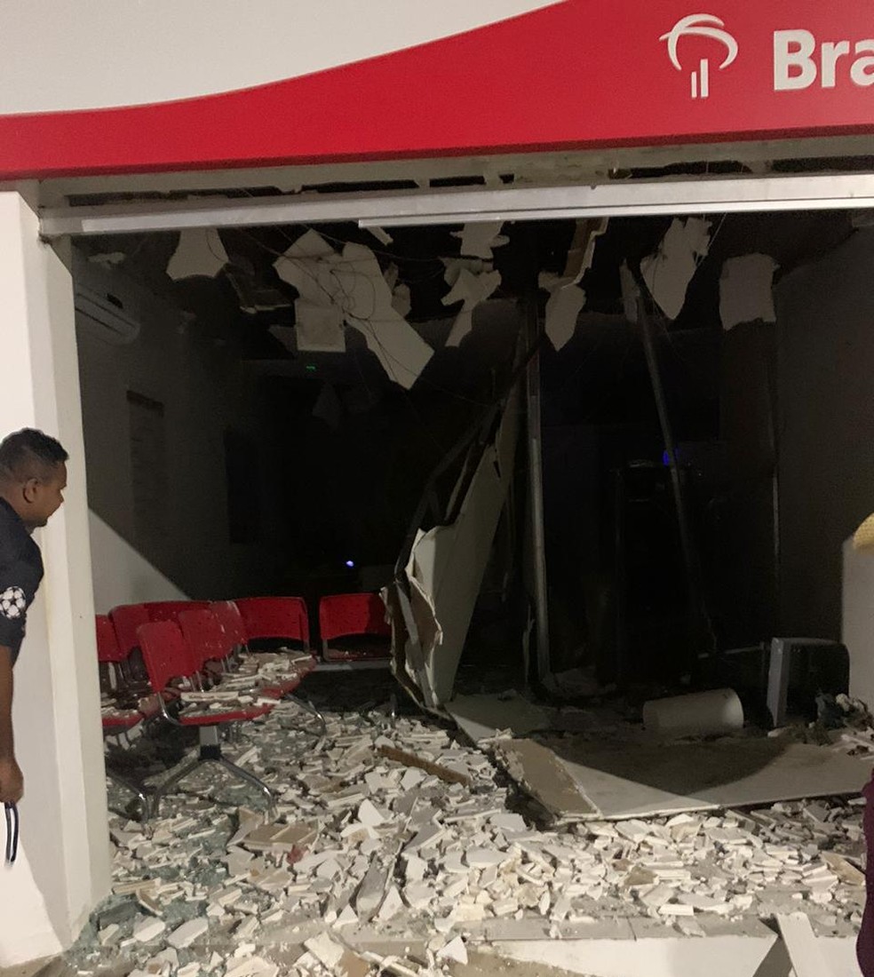 Agência bancária é explodida em Triunfo, no Sertão da Paraíba — Foto: Divulgação/Polícia Militar