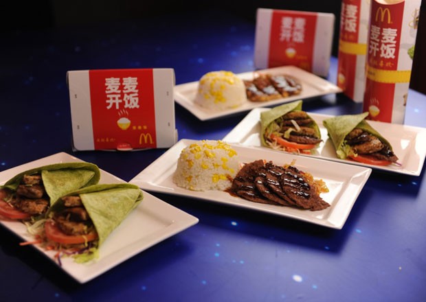  McDonald’s começou a vender opções de pratos com arroz nas lojas da China (Foto: Divulgação)
