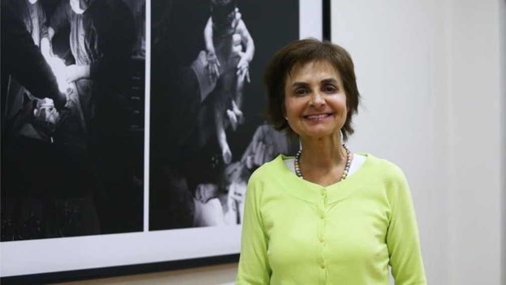 A subsecretária de Saúde Pública do Chile, Paula Daza, diz que o sistema tem melhorado nos últimos anos, apesar das reclamações de pacientes — Foto: MINSAL via BBC