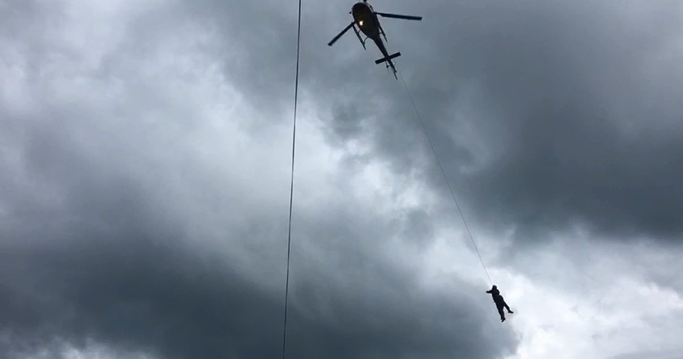 Helicóptero resgatou vítima de picada de cobra (Foto: Corpo de Bombeiros/Divulgação)