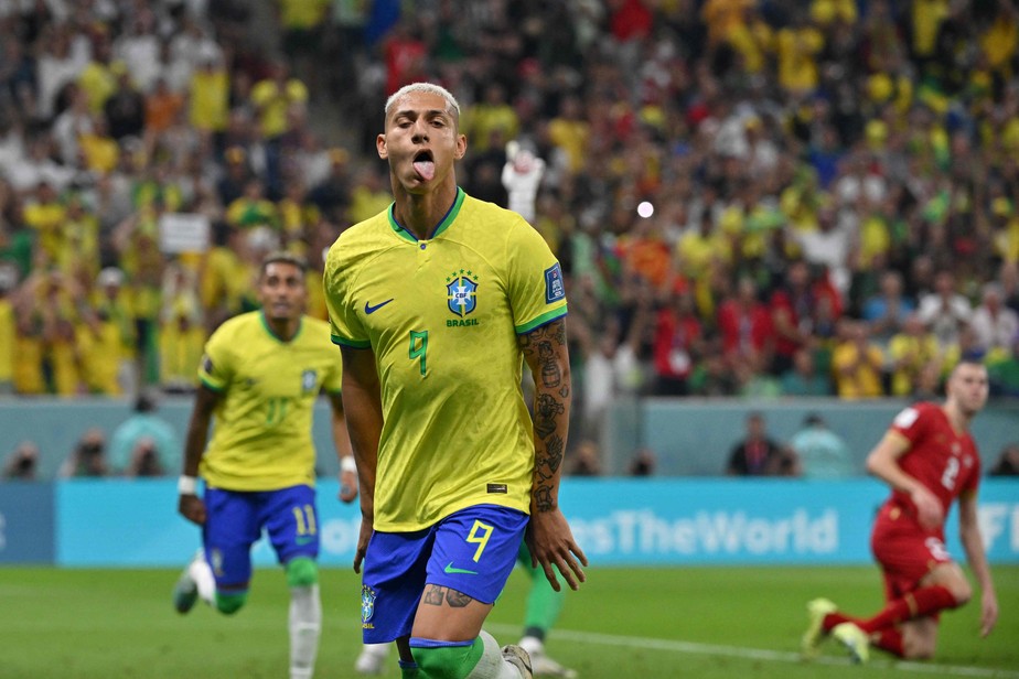 Pombo, de língua para fora: Richarlison marca na estreia do Brasil na Copa do Mundo no Catar