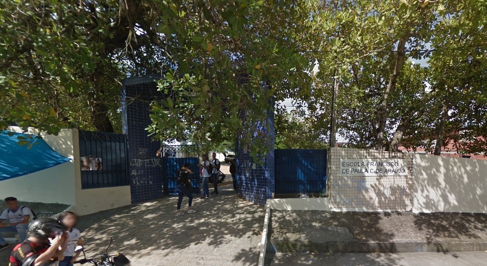 Escola Estadual Francisco de Paula Correia de Araújo fica no bairro do Timbi, em Camaragibe — Foto: Reprodução/Google Street View