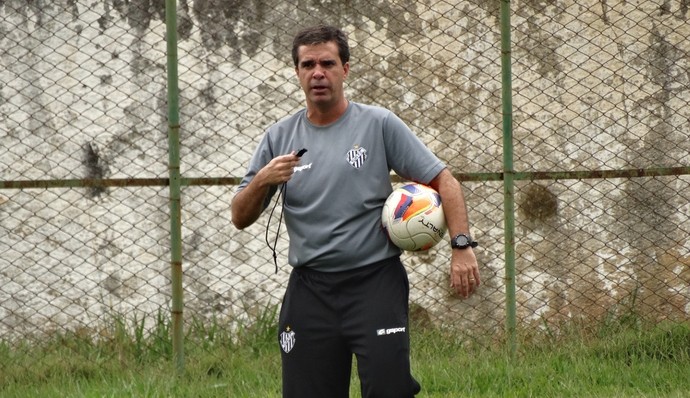 Junior Lopes técnico Tupi-MG (Foto: Bruno Ribeiro)