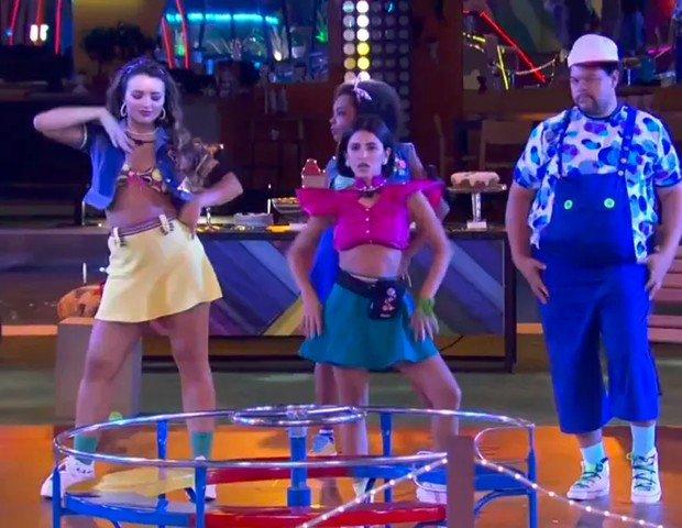 Rafa Kalimann, Thema Assis, Manu Gavassi e Babu santana dançam hit de Dua Lipa (Foto: TV Globo)