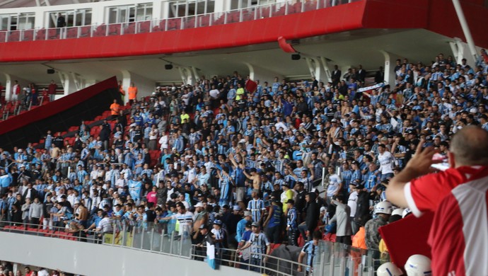 Procurador do TJD vai denunciar o Grêmio por cadeiras arremessadas