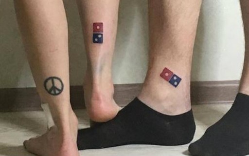 2018 em numero para tatuagem Domino S Da 100 Anos De Pizza Gratis Para Quem Tatuar Simbolo Da Marca Pequenas Empresas Grandes Negocios Franquias