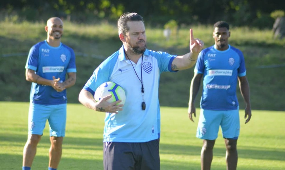 Argel Fucks é o novo técnico do CSA — Foto: Augusto Oliveira/ASCOM CSA