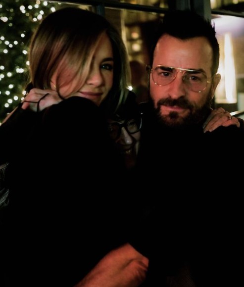 Jennifer Aniston e Justin Theroux juntinhos na noite de gravação do especial de Vivendo e Aprendendo (Foto: Reprodução/Instagram)