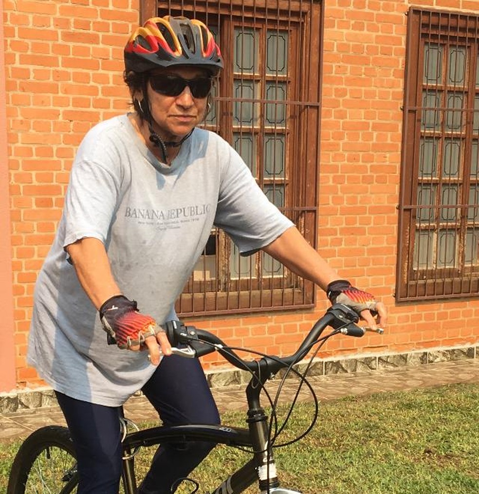 Ester pedala por Sorocaba há 43 anos — Foto: Arquivo pessoal