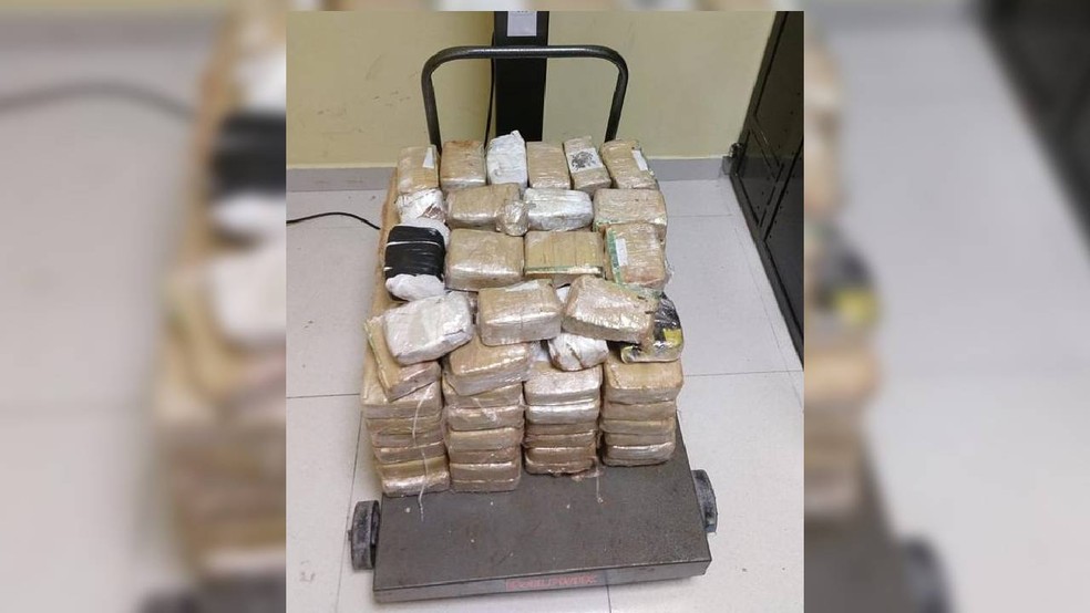 Cocaína estava no porta-malas do veículo abordado em Fortaleza — Foto: PF