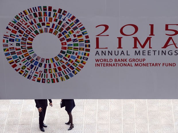 Encontro anual do FMI e do Banco Mundial volta a ser realizado na América Latina depois de quase 50 anos; o Rio de Janeiro sediou a reunião em 1967. (Foto: AFP PHOTO/CRIS BOURONCLE )