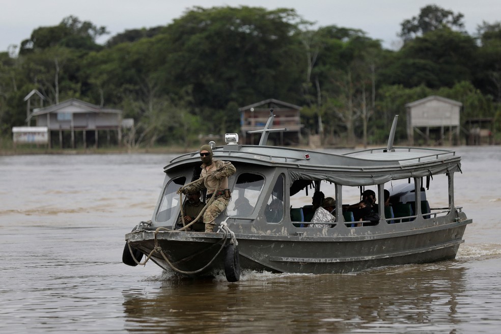 Buscas por Dom Phillips e Bruno Pereira, na Amazônia, na segunda-feira (13). — Foto: REUTERS/Bruno Kelly