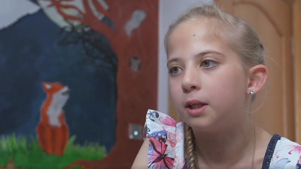 Lucy foi diagnosticada com Protoporfiria Eritropoiéticala aos 7 anos (Foto: BBC)