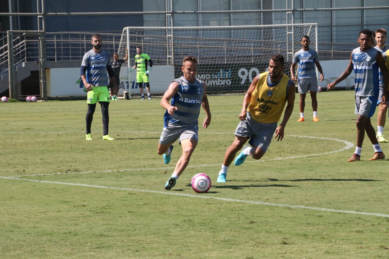 Sem Ramiro, Renato fecha último treino e mantém mistério no Grêmio para o Gre-Nal