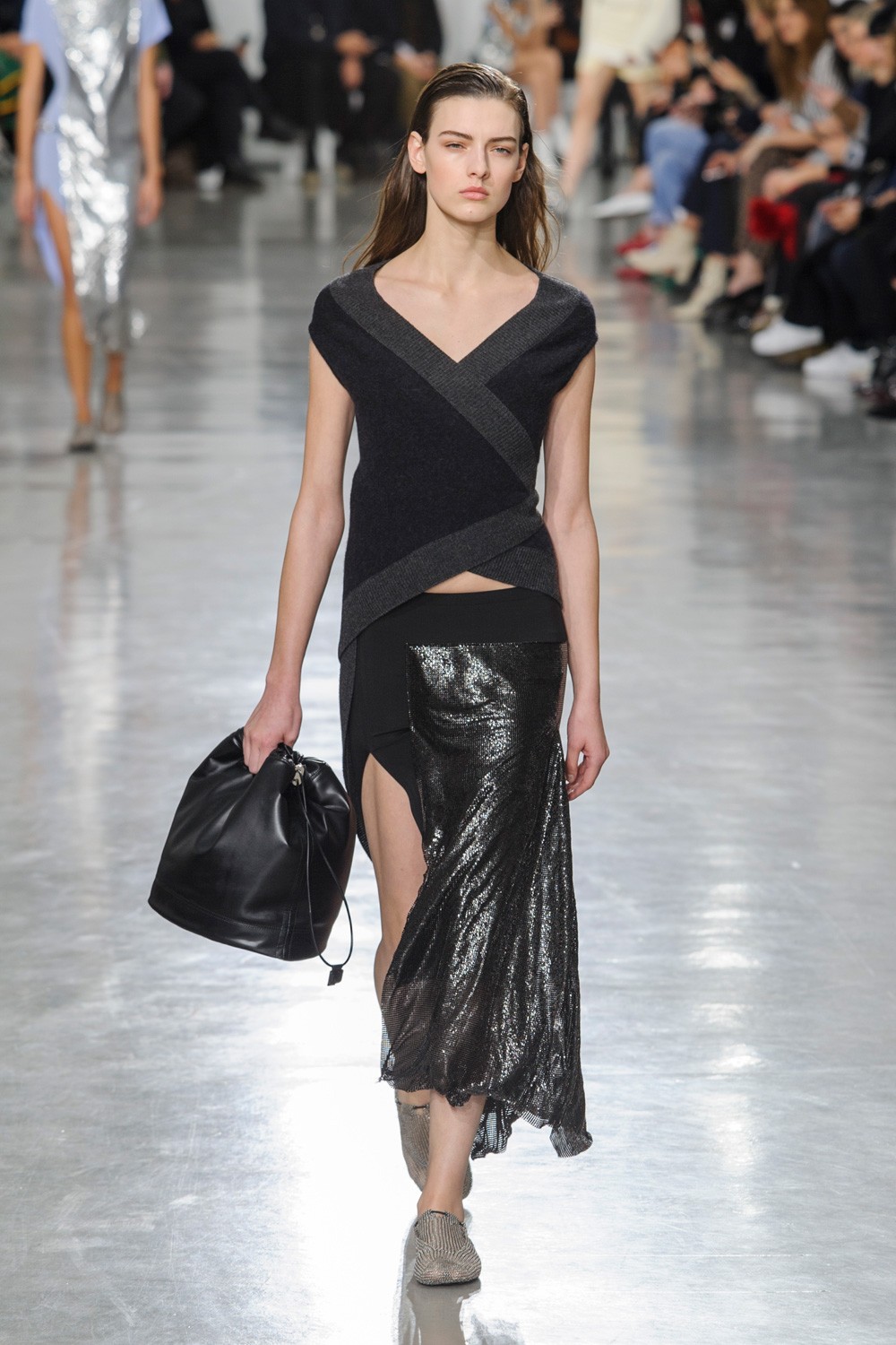 Paco Rabanne desfila guarda-roupa fácil e altamente desejável em Paris ...
