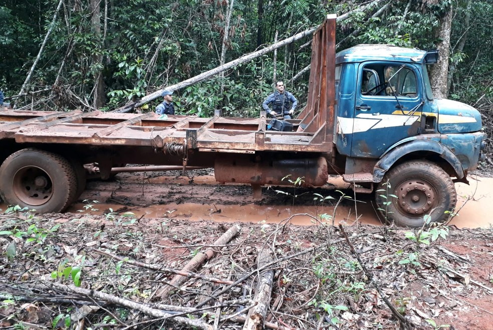 Caminhão foi apreendido — Foto: Polícia Militar/Divulgação