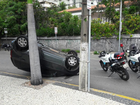 Motorista perde o controle do veículo e carro capota em Fortaleza