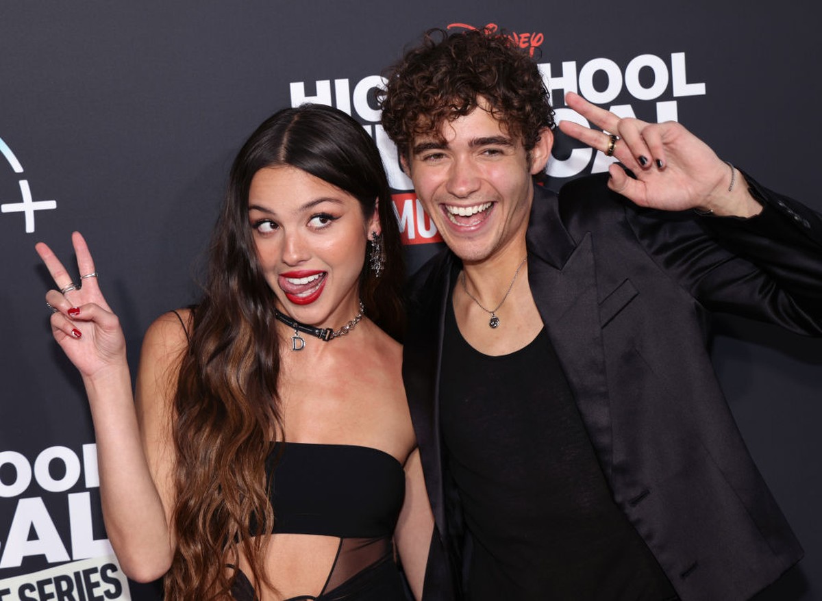 Olivia Rodrigo e Joshua Bassett surgem juntos em première de "High