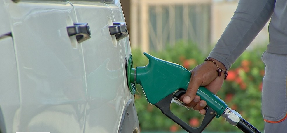Pesquisa mostra redução de preço dos combustíveis — Foto: TVCA/ Reprodução