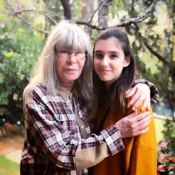 Rita Lee surge ao lado de Izabella em foto: "Avó e neta ...
