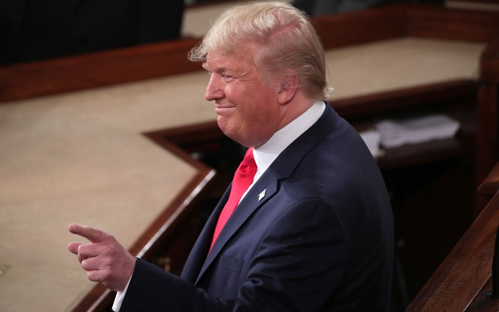 O presidente dos EUA, Donald Trump, chega ao Congresso para o discurso de Estado da União, na terça-feira (4) — Foto: Reuters/Tom Brenner