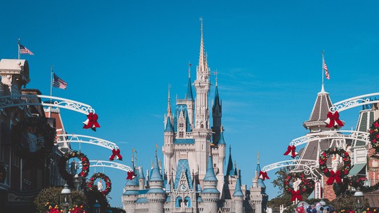 Disney tem lucro de US$ 1,28 bi no 1º trimestre fiscal de 2023, alta anual de 11,3% 