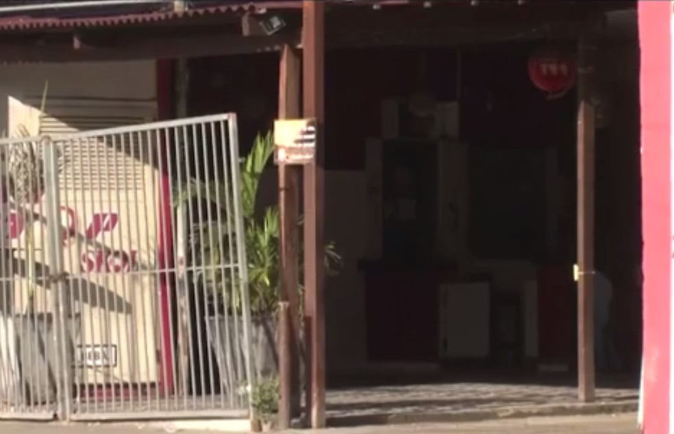 Bar onde segurança foi assassinado a tiros em Feira de Santana — Foto: Reprodução/TV Subaé 