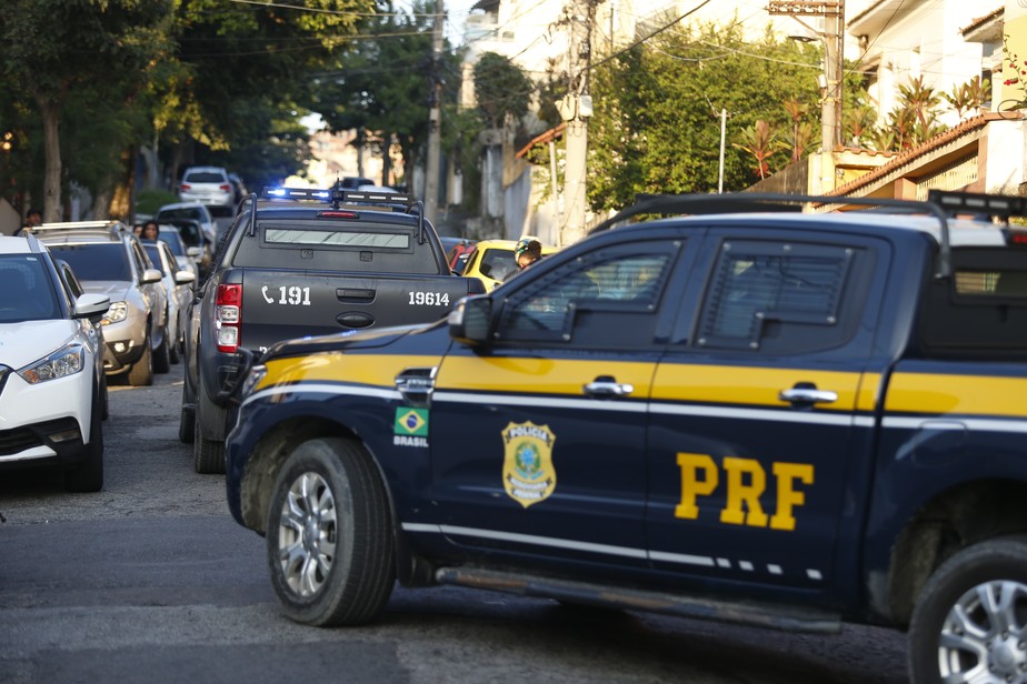 Viatura da Polícia Rodoviária Federal na Vila Cruzeiro, na Zona Norte do Rio