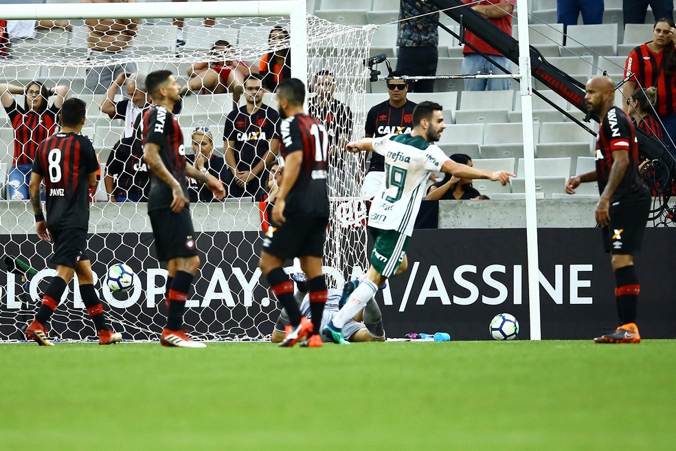 Bruno Henrique comemora o gol marcado em Curitiba, na semana passada (Foto: Heuler Andrey/Dia Esportivo/Estadão Conteúdo)