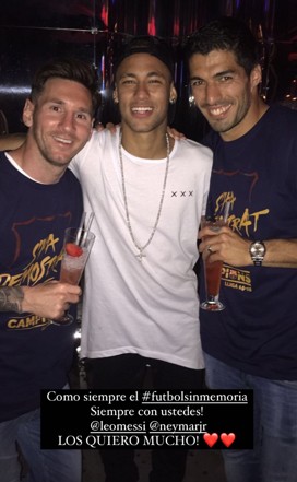 Suarez postou uma mensagem em solidariedade aos ex-companheiros de Barcelona (Foto: Reprodução / Instagram)