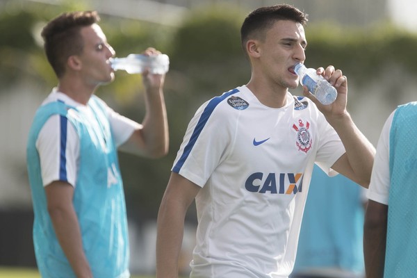 Trio do elenco profissional reforça sub-20 do Corinthians em viagem à Espanha