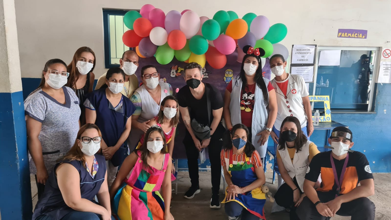 Dois dias após Sandy e Lucas Lima tomarem dose de reforço, filho deles é vacinado contra Covid-19