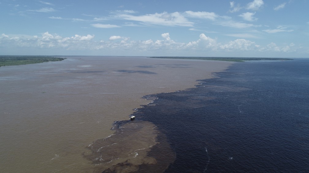 ExpediÃ§Ã£o Brasil passou pelo Encontro das Ãguas, onde os rios Negro e SolimÃµes se encontram â€” Foto: Lucas Munhoz