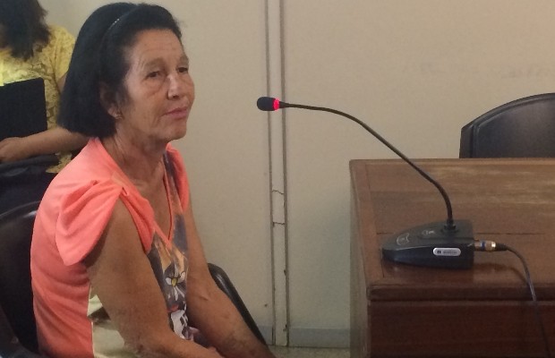 Mãe de vítima de suposto serial killer pede Justiça em audiência em Goiânia, Goiás (Foto: Vitor Santana/G1)