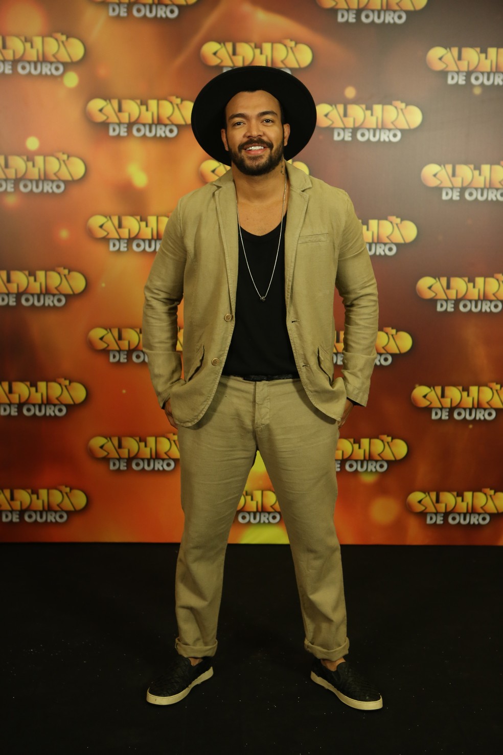 Thiago Brava usa chapÃ©u em gravaÃ§Ã£o do 'CaldeirÃ£o de Ouro' â Foto: Isabella Pinheiro/Gshow