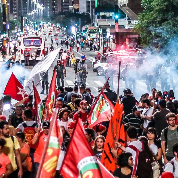 Manifestantes protestam contra o governo Temer na avenida Paulista  (Foto:  Paulo Pinto/ AGPT)