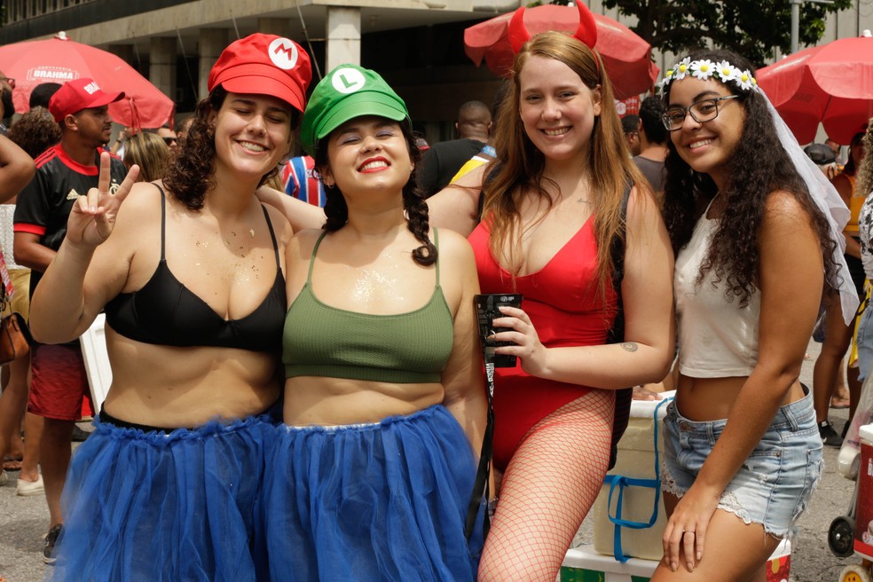 Bloco Carrossel de Emoções desfilou em novo endereço, no no Centro do Rio — Foto: Roberto Moreyra 