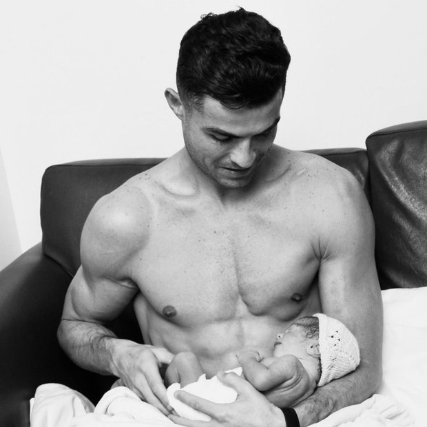 Cristiano Ronaldo com a filha (Foto: Reprodução/Instagram)