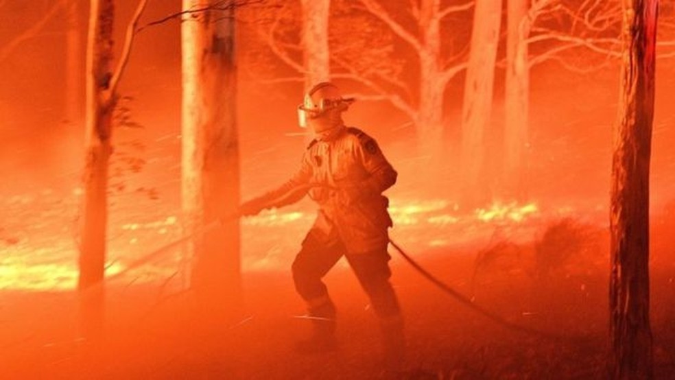 Os incêndios na Austrália já deixaram milhões de hectares arrasados pelas queimadas. — Foto: AFP/BBC