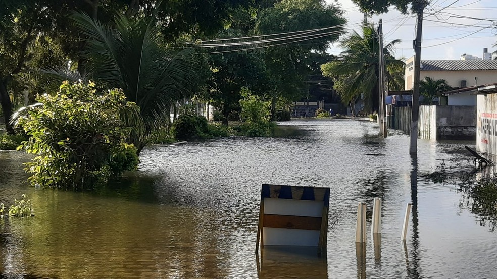 Região está completamente alagada desde chuvas do final de semana — Foto: Sérgio Henrique Santos/Inter TV Cabugi