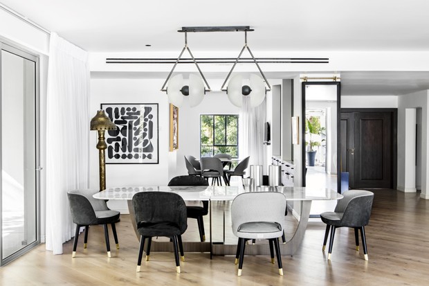 Décor em preto e branco garante luxo e sofisticação em casa de 700 m² (Foto: Itay Benit/Divulgação )