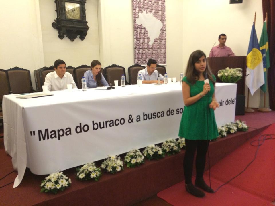 Integrante do projeto, Tábata Amaral fala em evento promovido pela iniciativa  (Foto: Reprodução/Facebook)