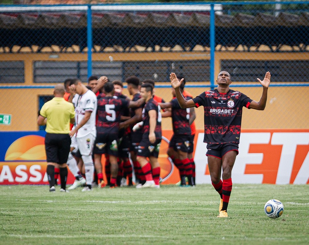 Campinense vence a primeira na Copa do Nordeste a reacende as esperanças de classificação — Foto: Samy Oliveira / Campinense