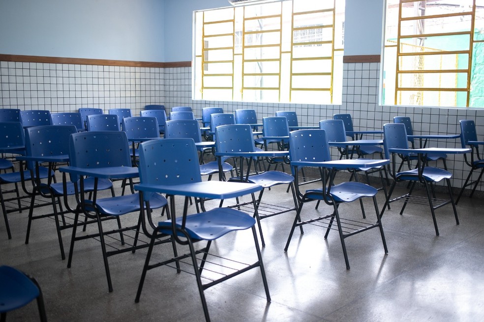 Decreto, assinado por Bolsonaro em 2020, abria caminho para a criação de escolas especiais para alguns alunos com deficiência e aulas separadas, sem convivência com as outras crianças. — Foto: Semed