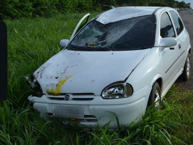 G1 - Motociclista e garupa morrem em acidente entre carro e moto