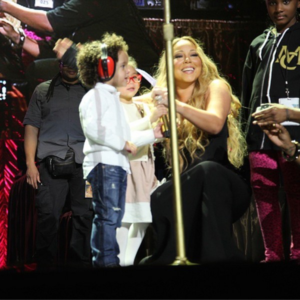 Mariah Carey e seus ajudantes especiais (Foto: Reprodução / Instagram)