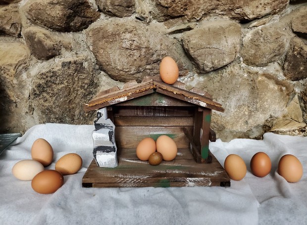 Ovos também foram utilizados para remontar a história que deu origem ao Natal (Foto: Reprodução / Twitter / @iteach10grdmath)